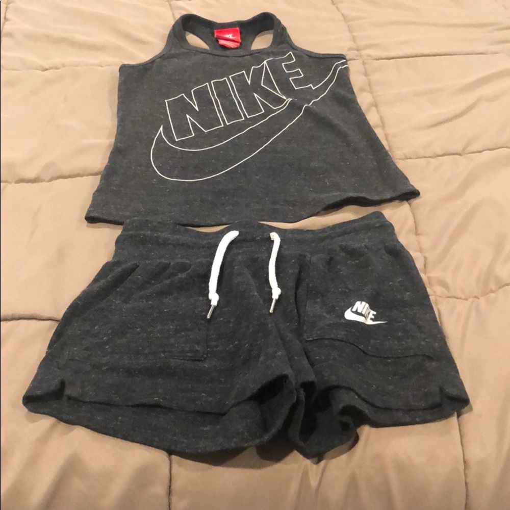 Nike Girls Size Small 7/8 Tank Short Set